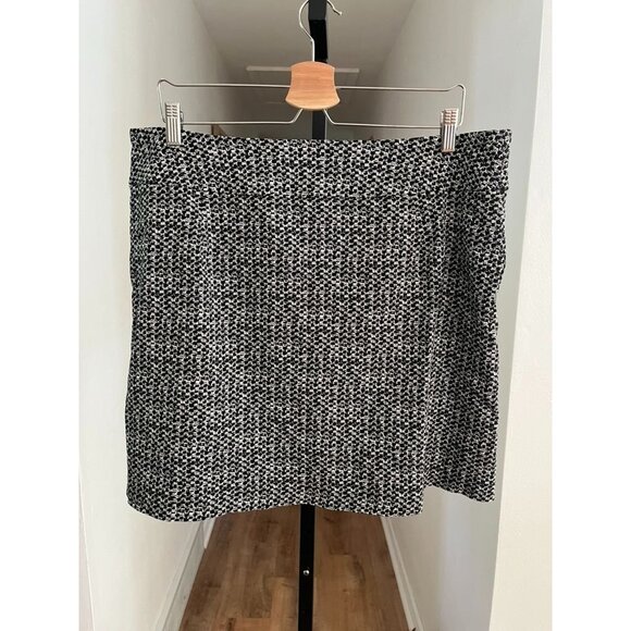 Like New Peck & Peck Women's Skort Black & White - Picture 2 of 6